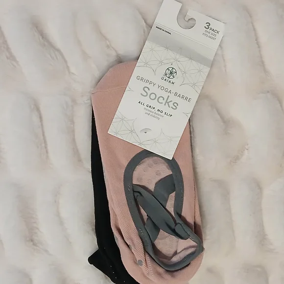 Non-Slip Yoga Socks Set - Black, Gray, Pink - Picture 6 of 7
